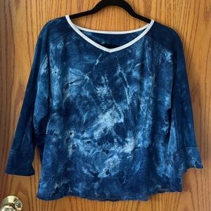 Burning Torch 3/4 Sleeve Blue Tie Dye Top.
Size S